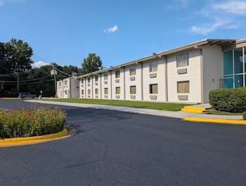 Forsyth Inn & Suites,,0 star