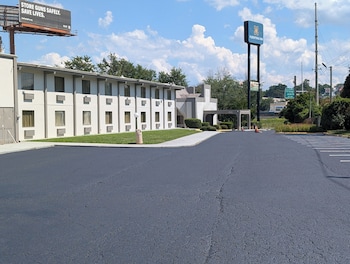 forsyth inn and suites