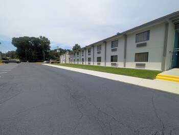 forsyth inn and suites
