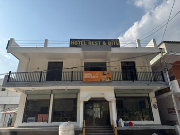 hotel rest and bite
