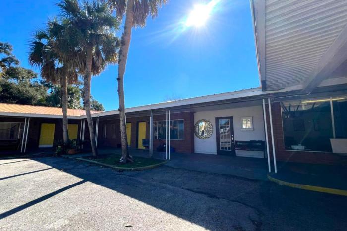 cross city motel