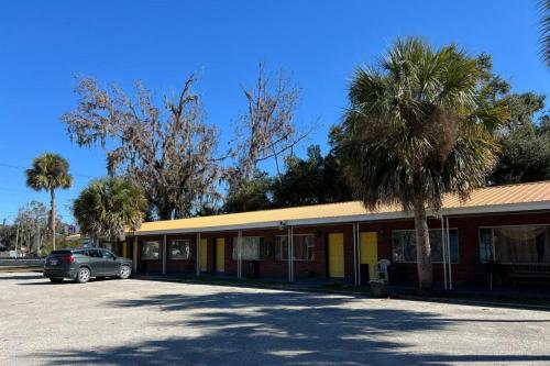 cross city motel