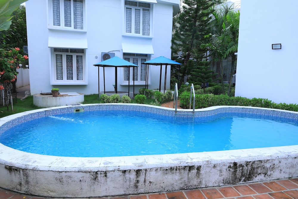 anton white villas resort