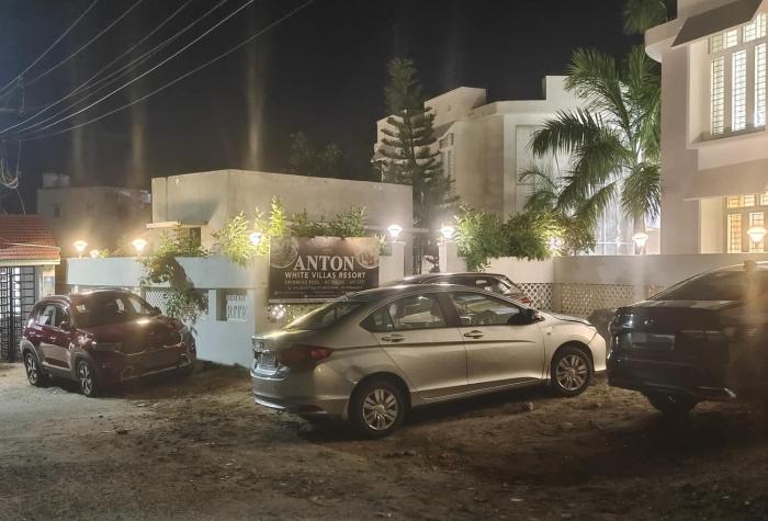 anton white villas resort