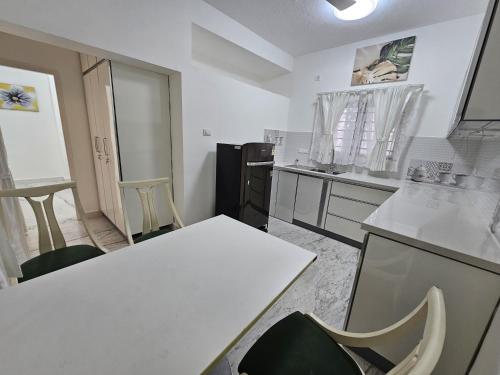 anton white villas resort