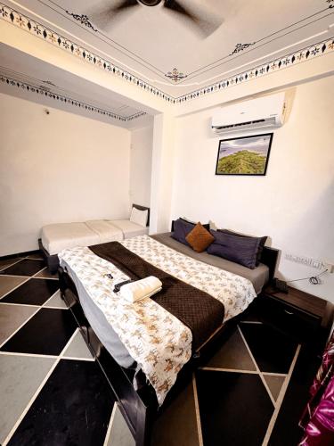 Hotel Kanak Niwas,,3 star