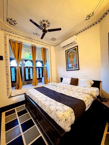 Hotel Kanak Niwas,,3 star
