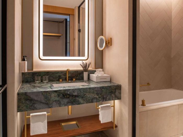 swissotel corniche park towers doha