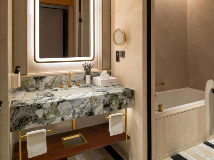 swissotel corniche park towers doha