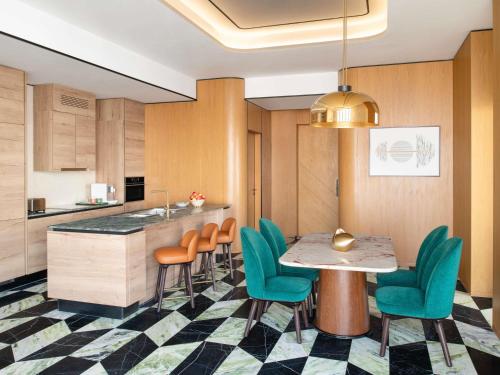 swissotel corniche park towers doha