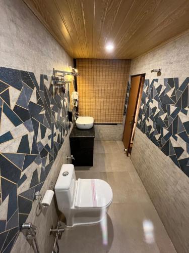 Hotel Golden Potala,,3 star