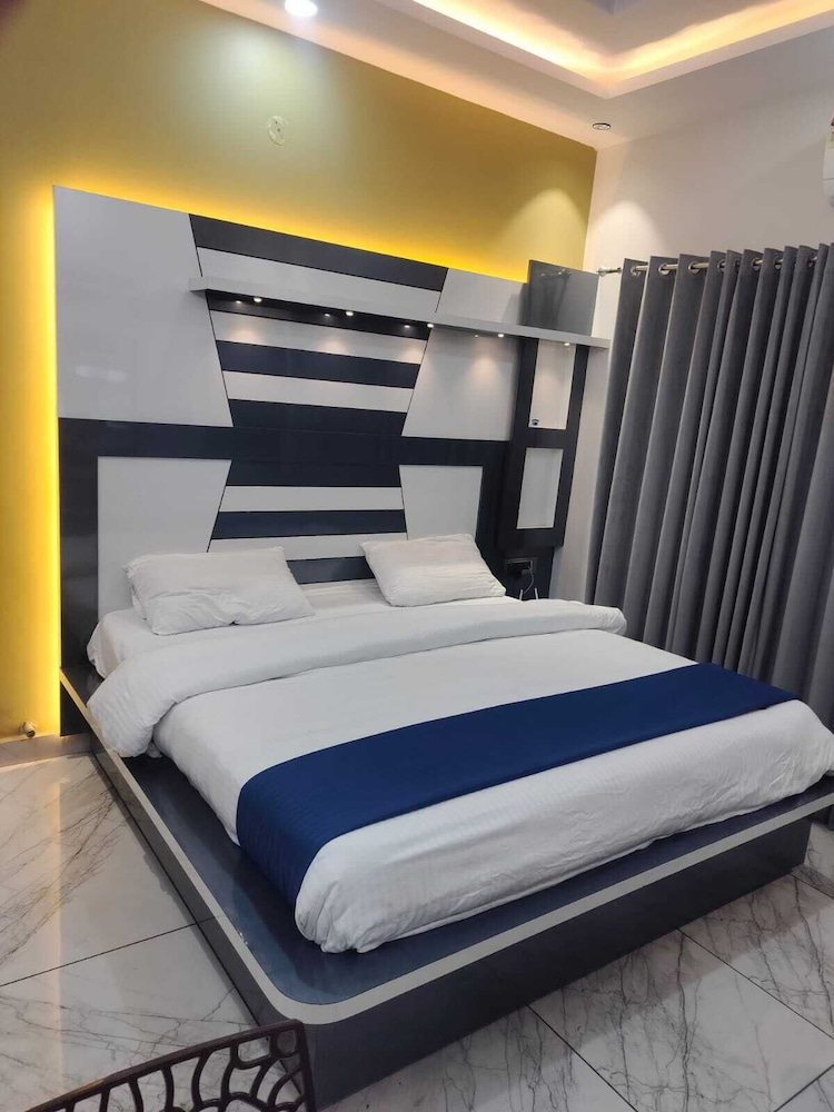 hotel river view panipat