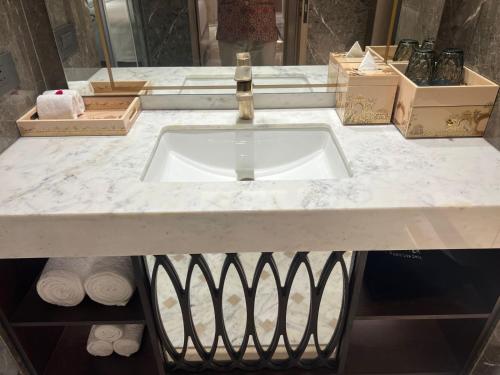 wyndham grand udaipur fateh sagar lake