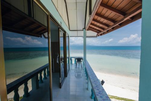 charung by the sea