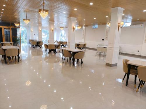 Hotel Yj Manor,,2 star