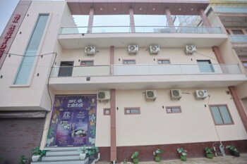 hotel r k residency near bihariji mandir