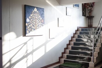 K.N. Grand Hotel,,0 star