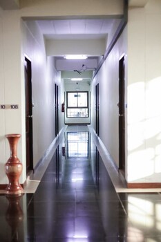 K.N. Grand Hotel,,0 star