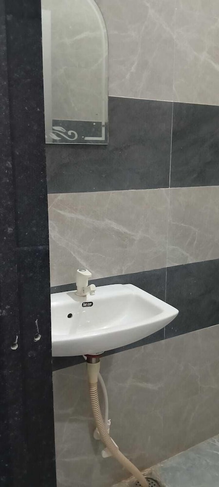 kanak hotel and restaurant