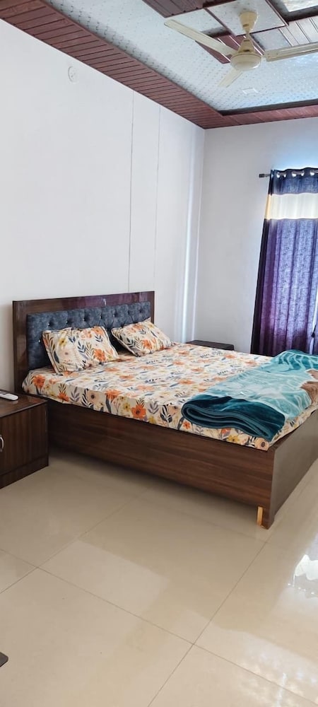 kanak hotel and restaurant