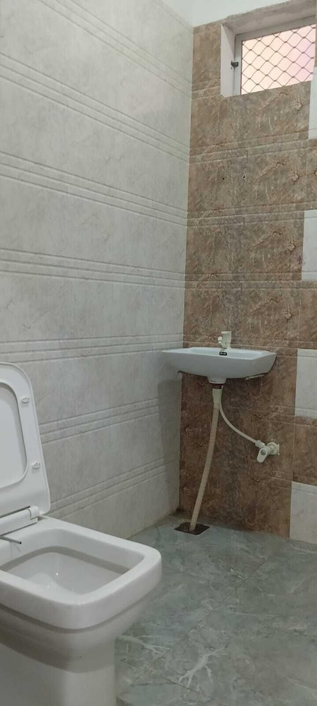 kanak hotel and restaurant