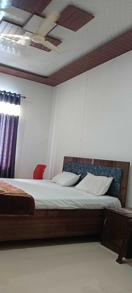 kanak hotel and restaurant