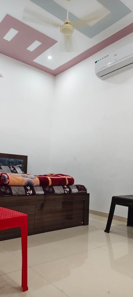 kanak hotel and restaurant