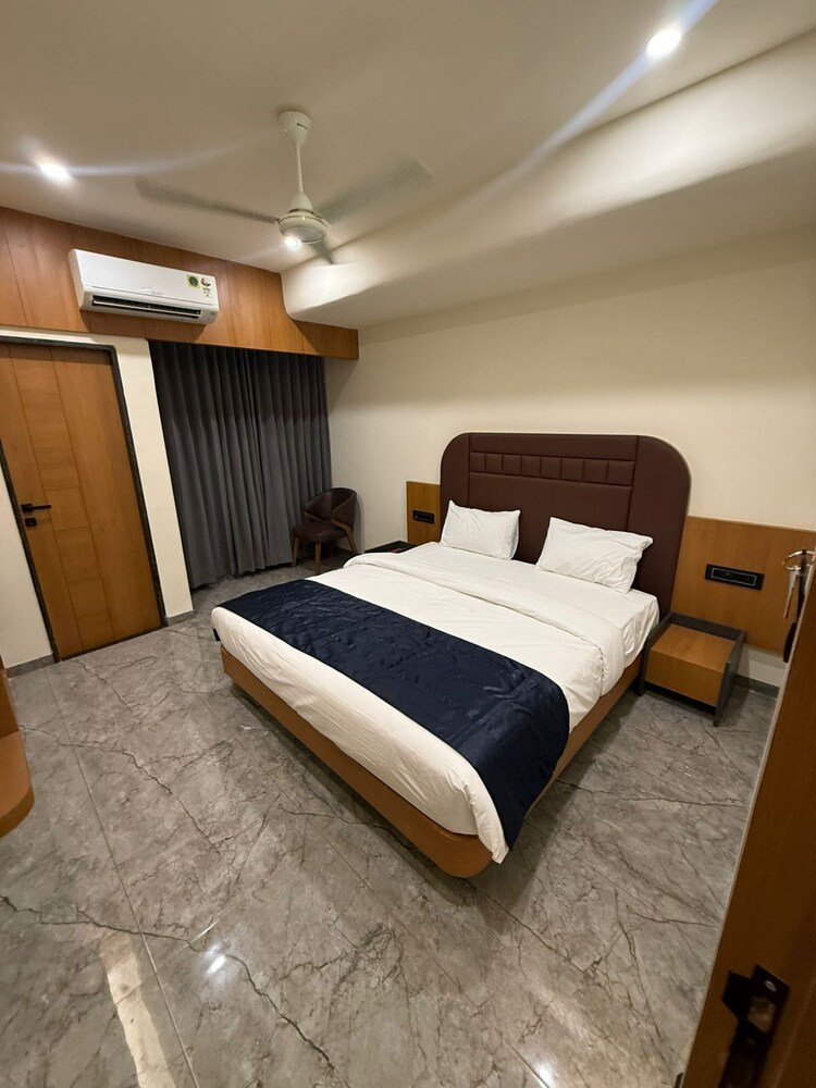 the malay comfort hotel dwarka residency