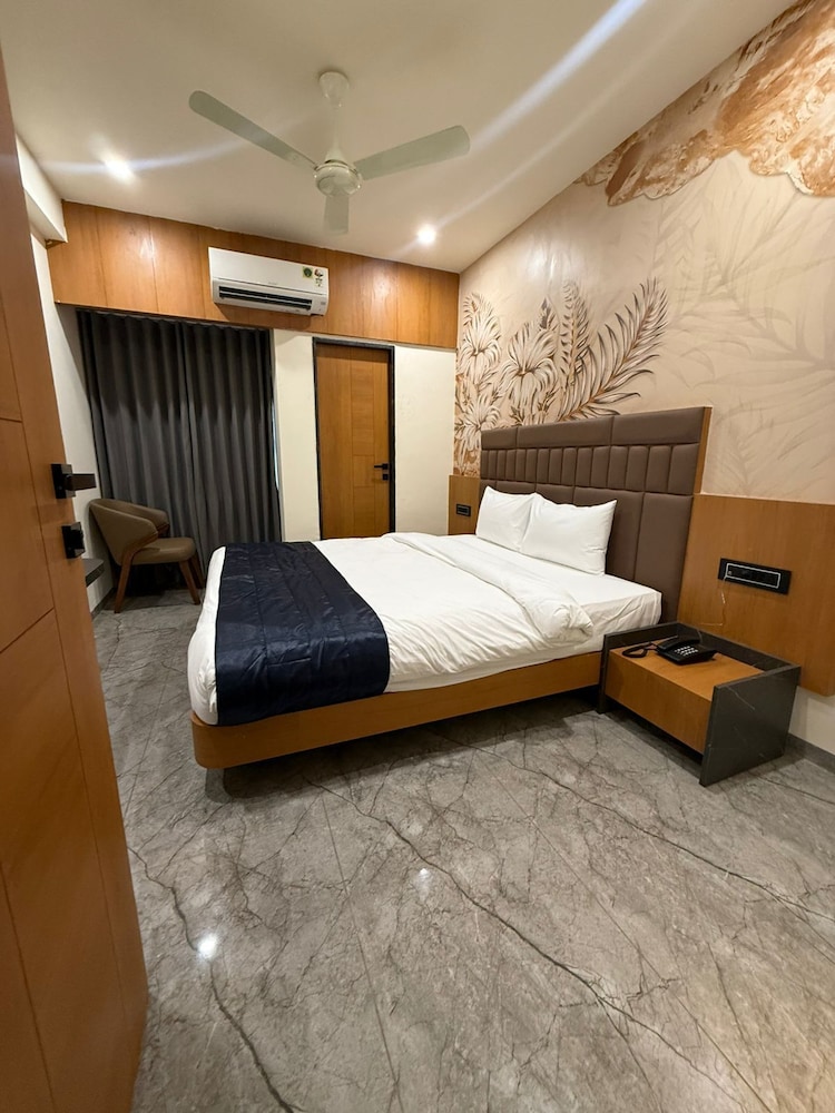 the malay comfort hotel dwarka residency