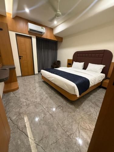 the malay comfort hotel dwarka residency