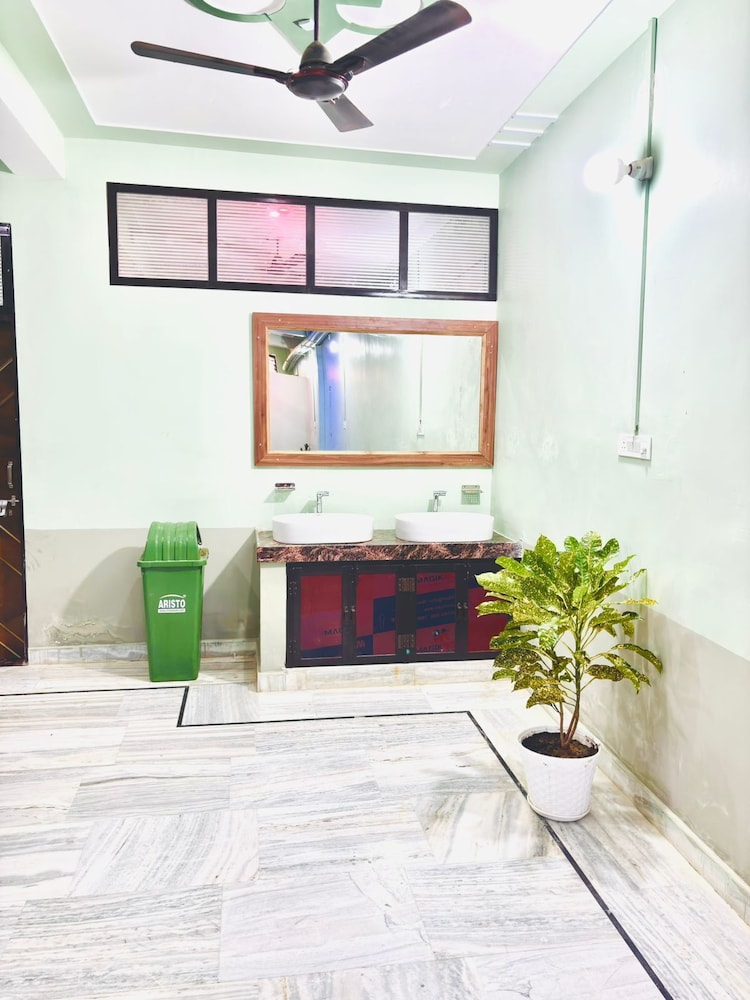 hotel bhagwati palace