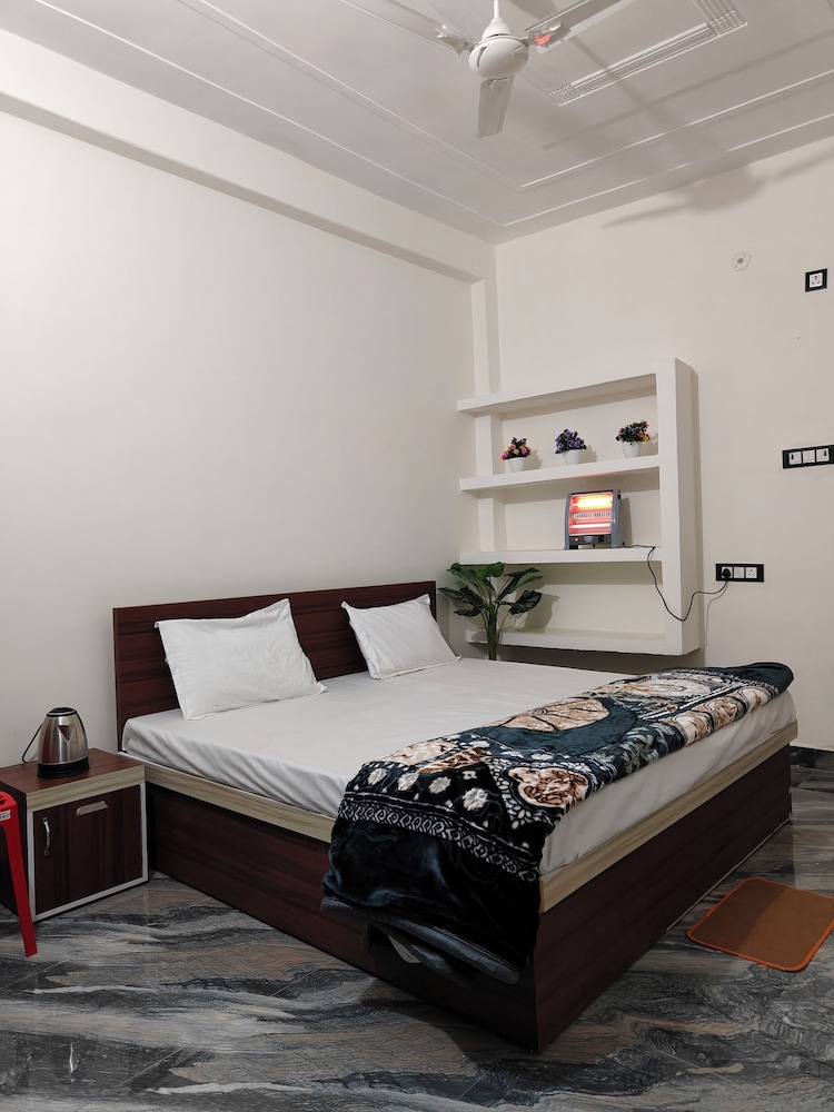 hotel shraddha palace