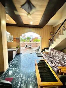 Hotel Shraddha Palace,,3 star