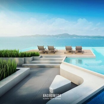 sea view room great location n