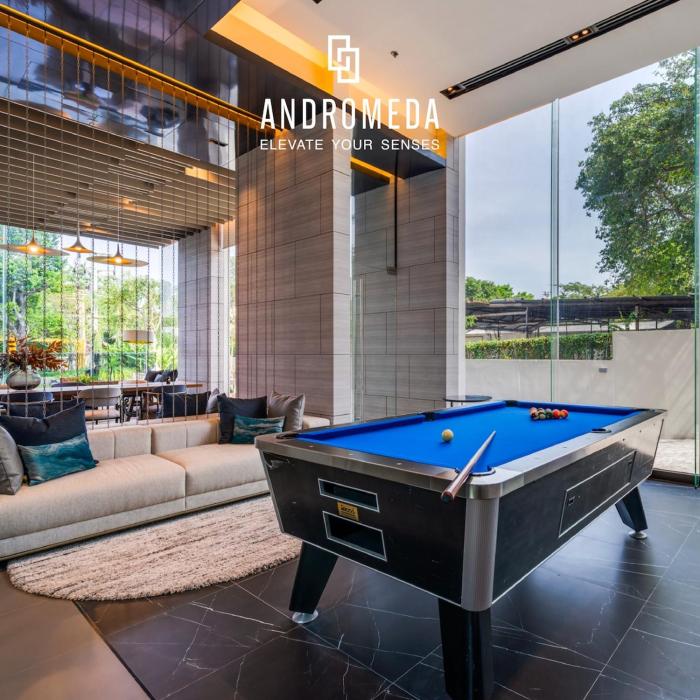 sea view room great location n