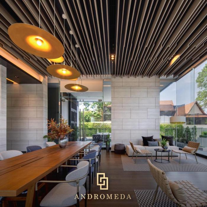 sea view room great location n