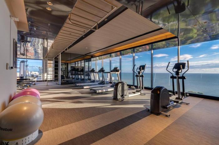 sea view room great location n