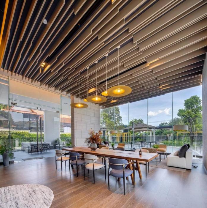 sea view room great location n