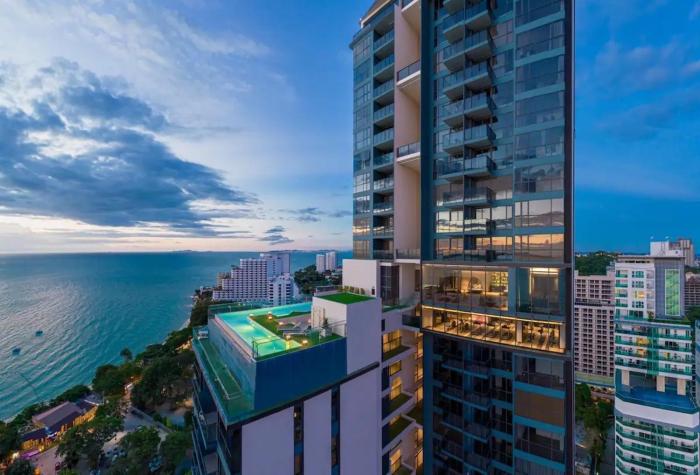sea view room great location n