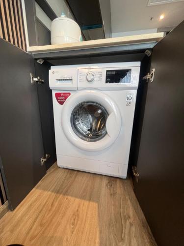 sea view room great location n