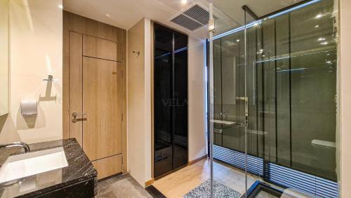 sea view room great location n