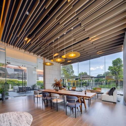 sea view room great location n