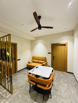 shreshtam apart hotel kondapur