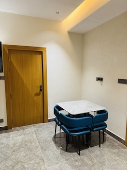 shreshtam apart hotel kondapur