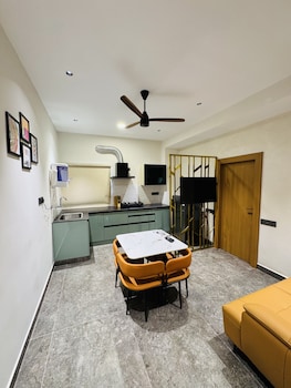 shreshtam apart hotel kondapur