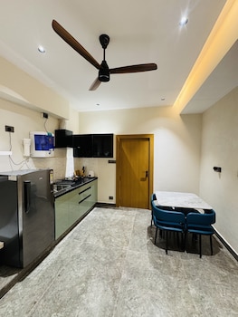 shreshtam apart hotel kondapur