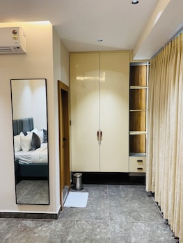 shreshtam apart hotel kondapur