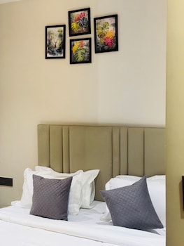 shreshtam apart hotel kondapur