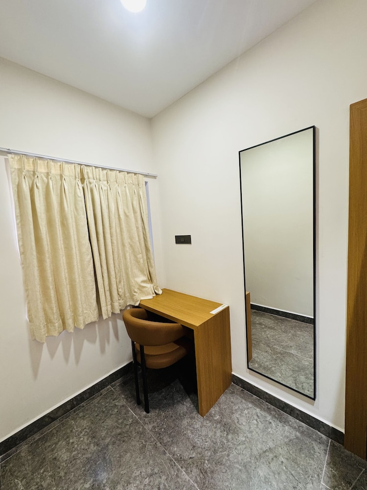 shreshtam apart hotel kondapur