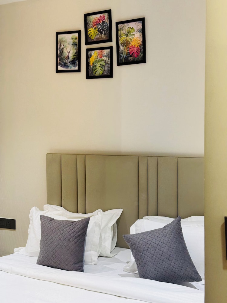 shreshtam apart hotel kondapur